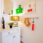 Lejlighed 6 Centeanes - Clifftop Apartment, Sea Views And St