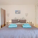 Lejlighed 6 Centeanes - Clifftop Apartment, Sea Views And St