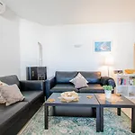 6 Centeanes - Clifftop Apartment, Sea Views And St Lejlighed