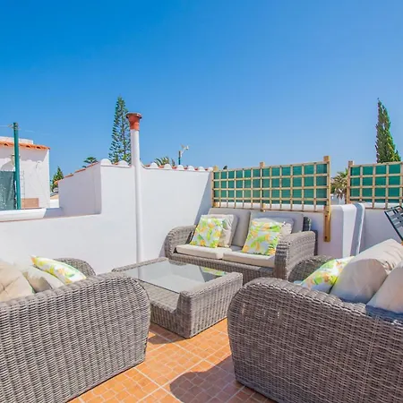 6 Centeanes - Clifftop Apartment, Sea Views And St
