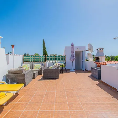 6 Centeanes - Clifftop Apartment, Sea Views And St Apartman *
