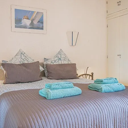 6 Centeanes - Clifftop Apartment, Sea Views And St Carvoeiro