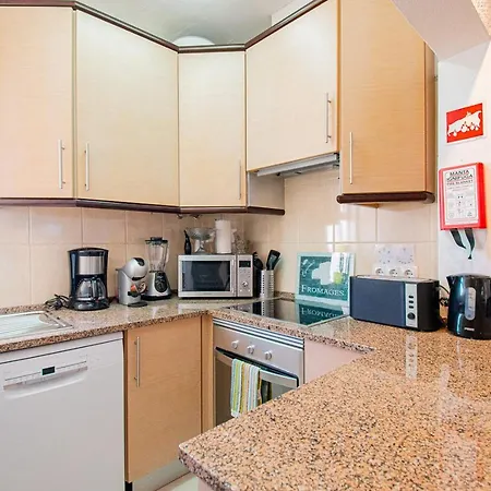 6 Centeanes - Clifftop Apartment, Sea Views And St Apartman