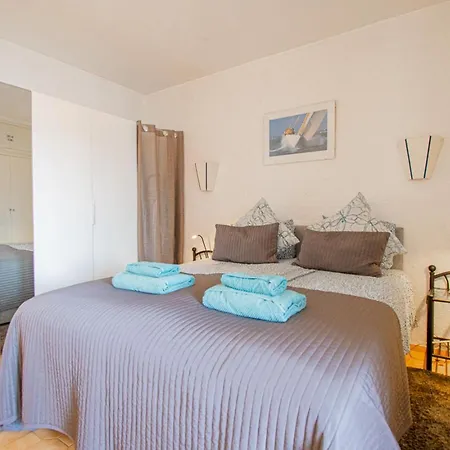 6 Centeanes - Clifftop Apartment, Sea Views And St Apartman