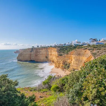 6 Centeanes - Clifftop Apartment, Sea Views And St דירה