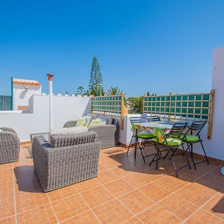 6 Centeanes - Clifftop Apartment, Sea Views And St קארבואירו