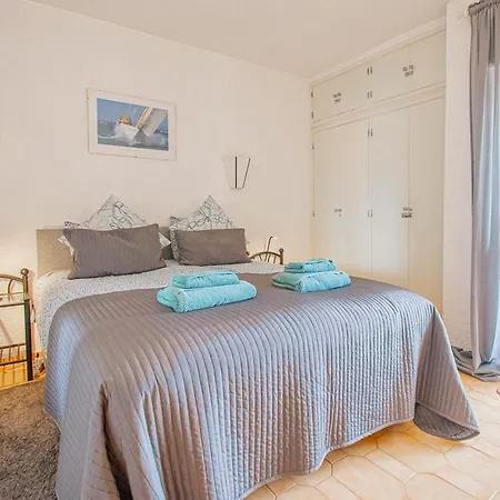 6 Centeanes - Clifftop Apartment, Sea Views And St Lägenhet