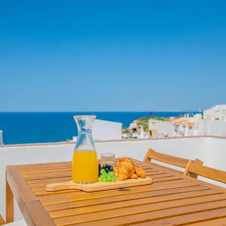 Apartment 6 Centeanes - Clifftop Apartment, Sea Views And St