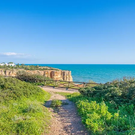 6 Centeanes - Clifftop Apartment, Sea Views And St דירה *