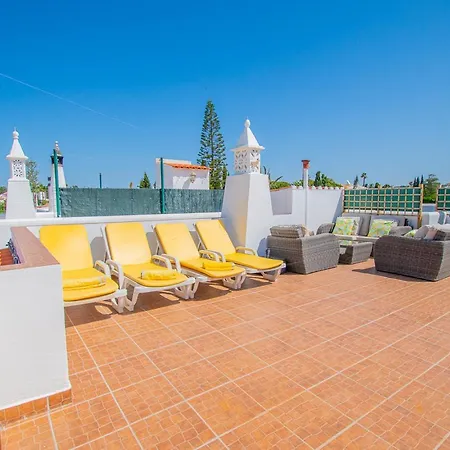 6 Centeanes - Clifftop Apartment, Sea Views And St *