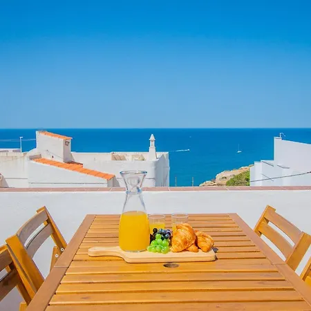 6 Centeanes - Clifftop Apartment, Sea Views And St * קארבואירו
