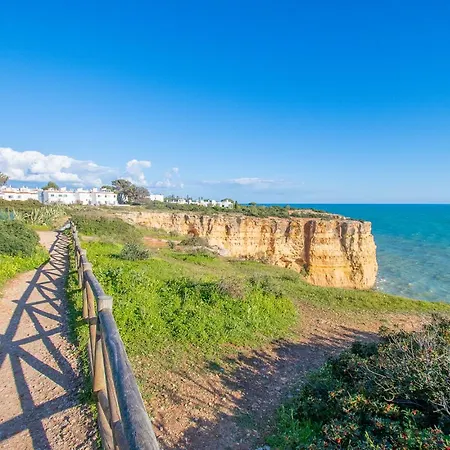 6 Centeanes - Clifftop Apartment, Sea Views And St דירה