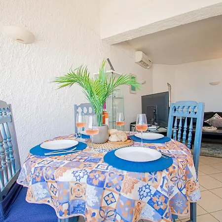 6 Centeanes - Clifftop Apartment, Sea Views And St דירה קארבואירו