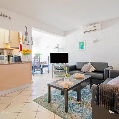 6 Centeanes - Clifftop Apartment, Sea Views And St דירה קארבואירו