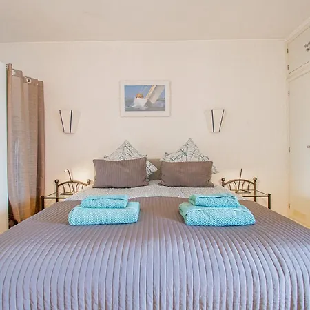 דירה 6 Centeanes - Clifftop Apartment, Sea Views And St