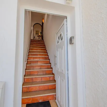 6 Centeanes - Clifftop Apartment, Sea Views And St Apartment *