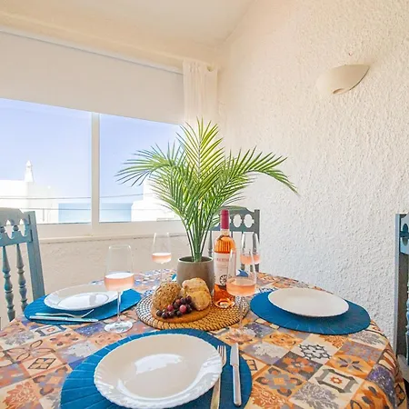 6 Centeanes - Clifftop Apartment, Sea Views And St *