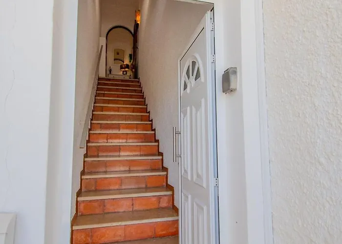 6 Centeanes - Clifftop Apartment, Sea Views And St アパート *